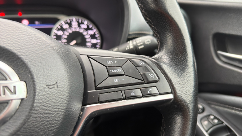 Nissan Juke 1.0 DiG-T N-Connecta 5dr Petrol Hatchback